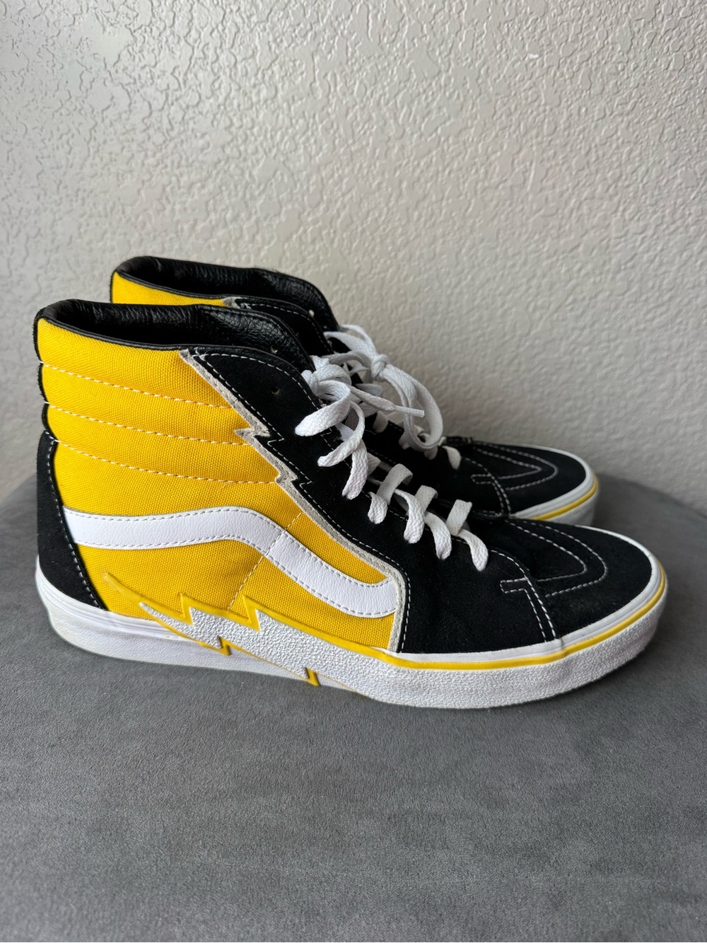 Vans Sk8-Hi Yellow Black Lightning Bolt High Top Sneakers Men’s 11.5 Women’s 13